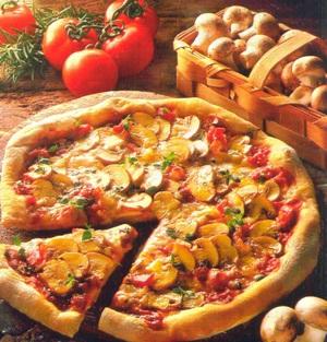 Пицца с шампиньонами, томатным соусом, орегано и гаудой