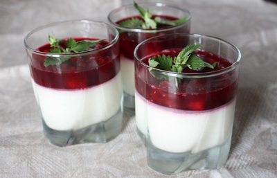 Рецепт - Йогуртовый десерт с ягодами
