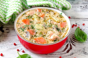 Рецепт - Сырный суп с форелью и грибами