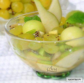 Салат из ананасов с яблоками и сгущеным молоком