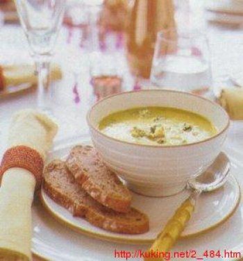 Суп из сельдерея с сыром стилтон