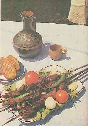 Ауасажьыеицарш - баранина, тушенная в луково-томатном соусе